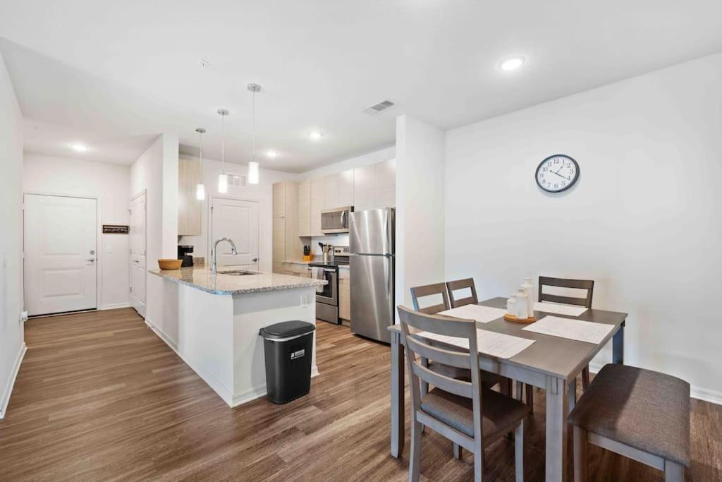 Lavish 2Br Apartment In Tampa Kültér fotó